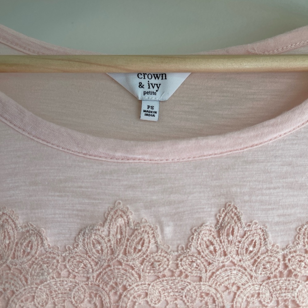 Crown & Ivy Light Pink Lace Accent Short Sleeve Top - Picture 4 of 4